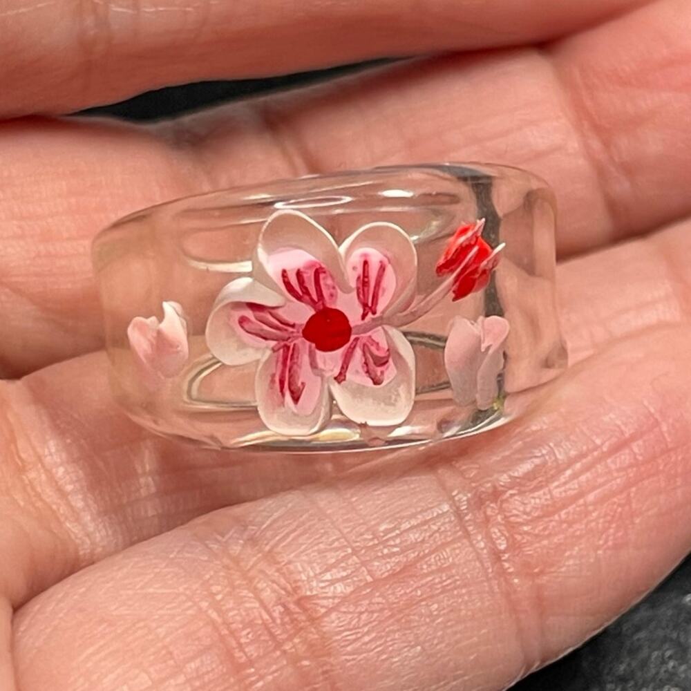 VTG Reverse Carved Lucite Band Ring Pink Flower Statement Mid Century 6 - Picture 2 of 7